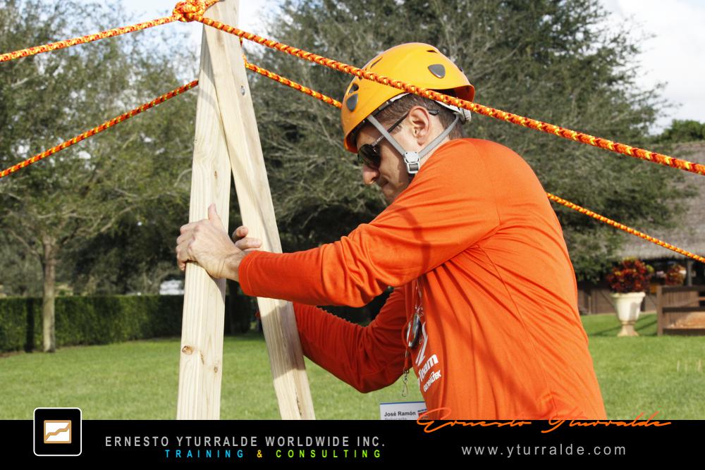 Team Building LATAM Talleres de Cuerdas Bajas | Team Building Empresarial para el desarrollo de equipos de trabajo